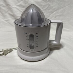 Betty Crocker Electric Juicer Model #BC-1477 Kitchen Gadget Orange Juicer NICE